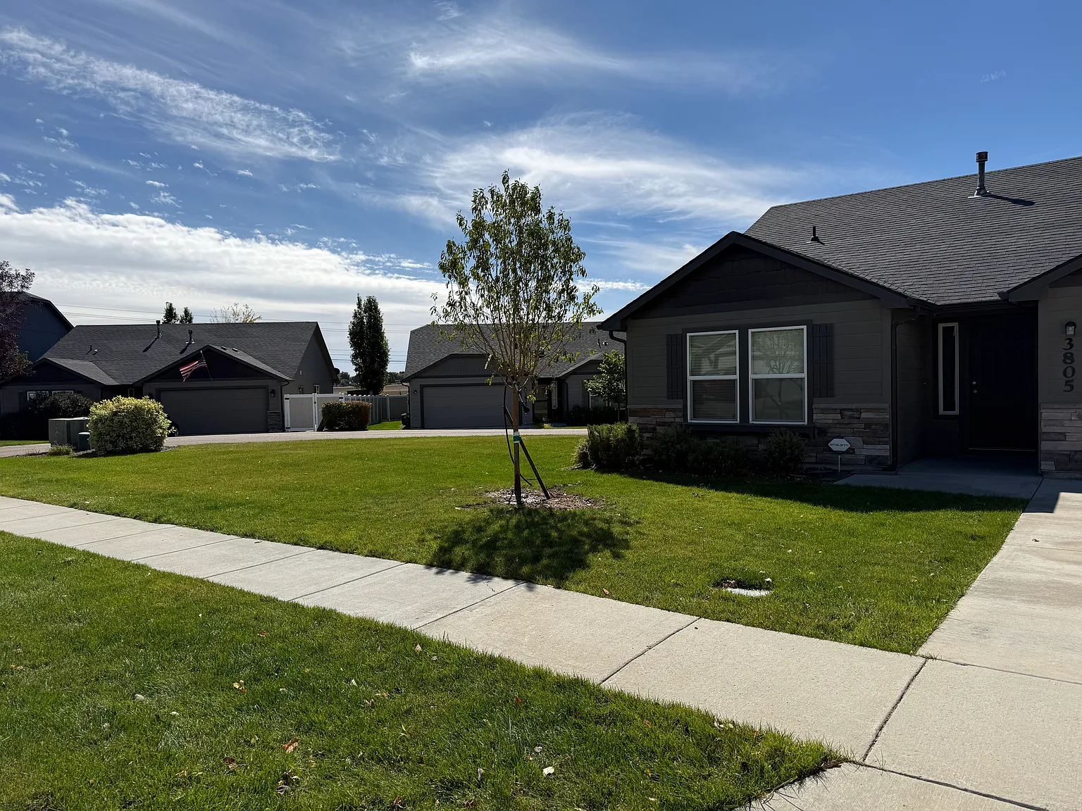 3 bed, 1402 sqft, $2,200 — Photo 3