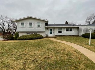 757 Towne Dr, Freeport, IL 61032
