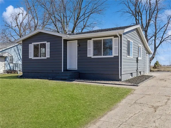 129 Paine St SE, Bondurant, IA 50035