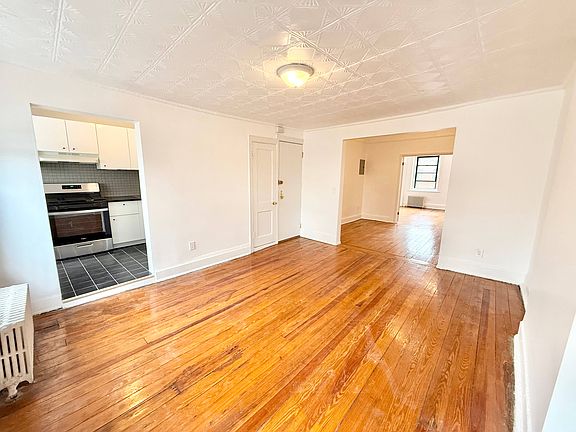 3rd image of 474 Henry St APT 4