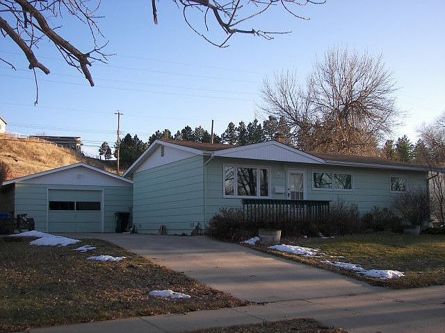 2nd image of 2336 Hoefer Ave