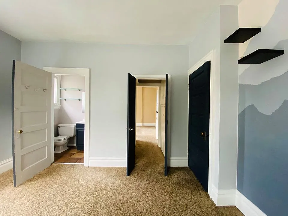 109 N Logan St — Photo 3