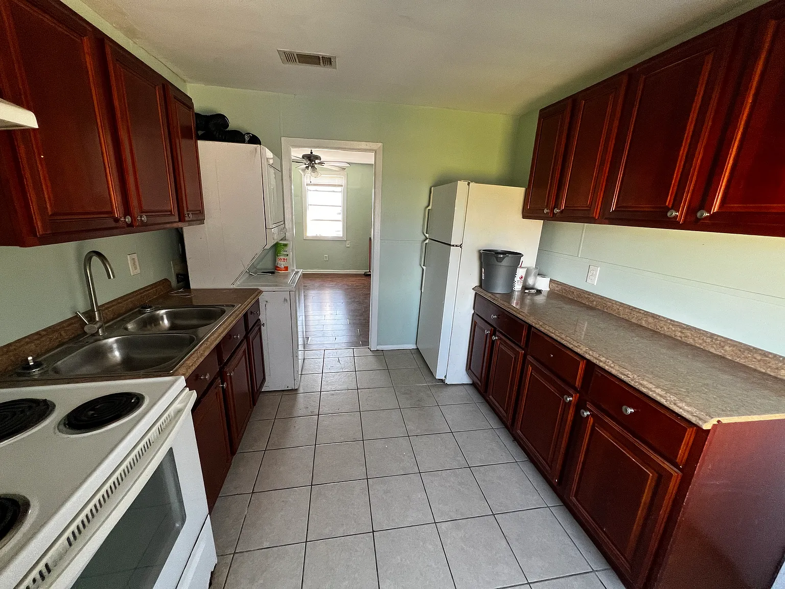 2 bed, 900 sqft, $1,000 — Photo 2