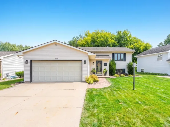 1217 Wheatfield Way, Oshkosh, WI 54904