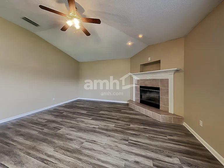 2064 Hunters Trace Cir — Photo 8