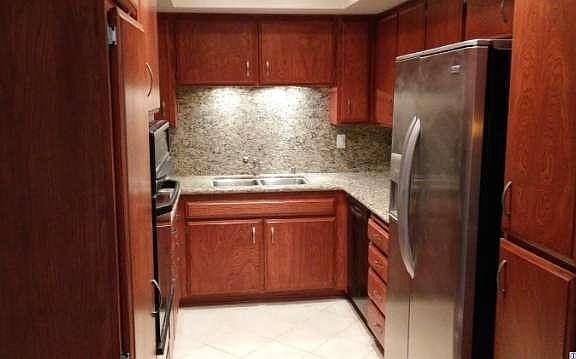 5th image of 620 N Kenwood St Unit 214