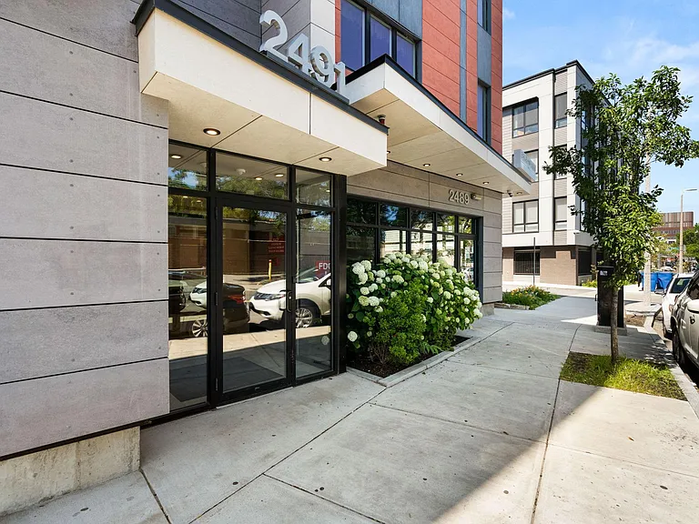 2489 Washington St #2C — Photo 1