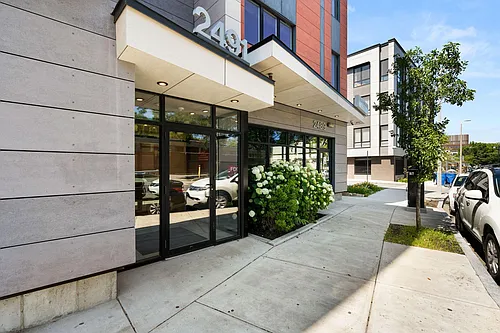 2489 Washington St #2C Photo 1