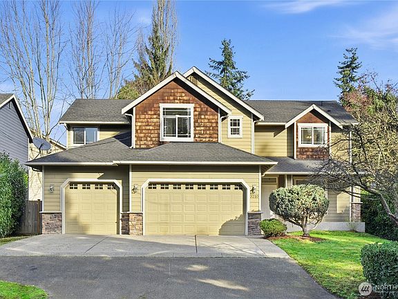 2nd image of 3210 NE 195th Street