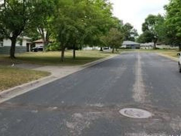Exterior Neighborhood (street photo)