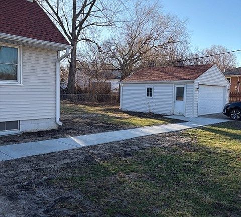 3rd image of 3824 Marianna Trl