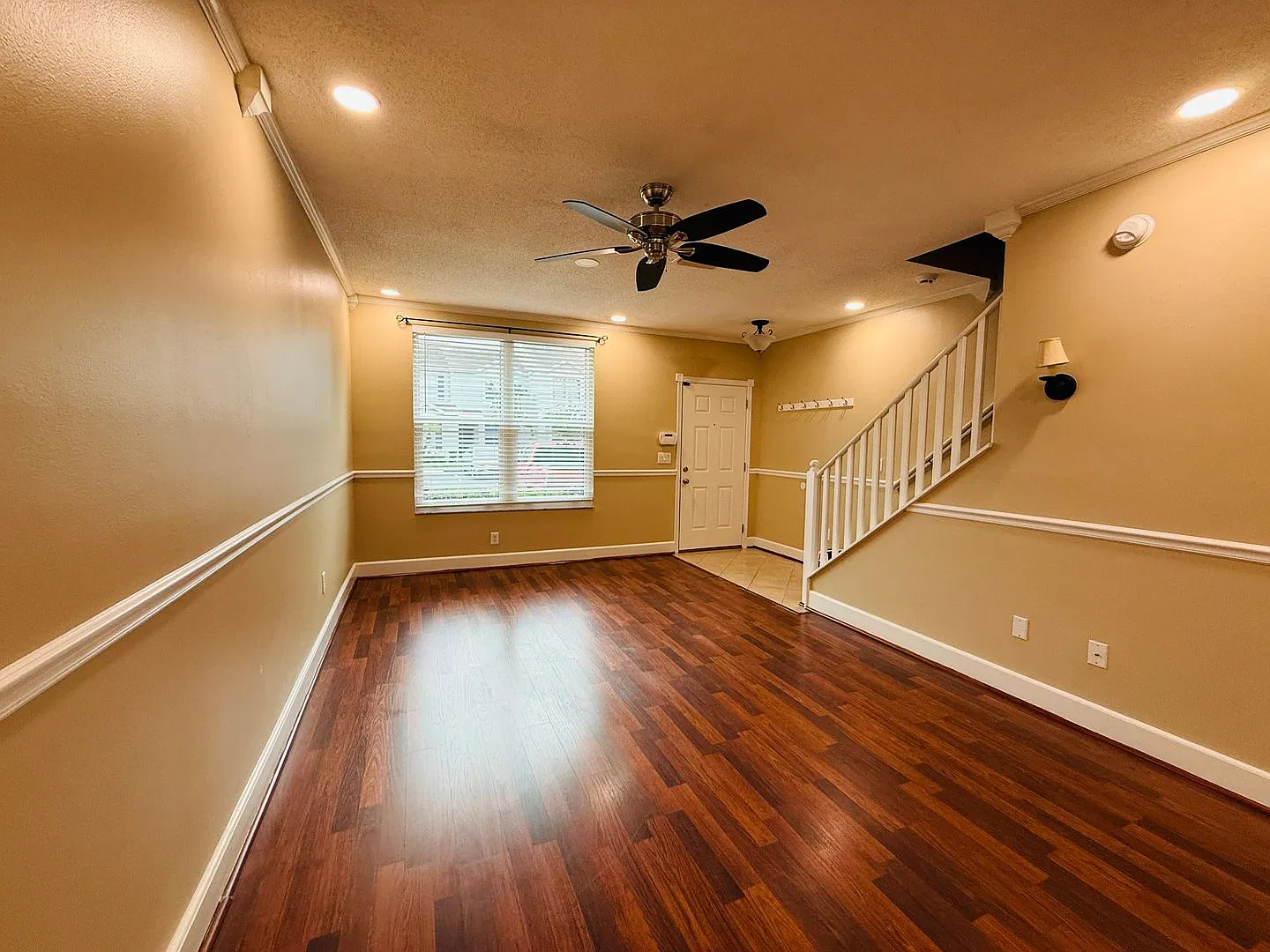 Stylish 2/2.5 Townhome for rent in Riverview! — Photo 2