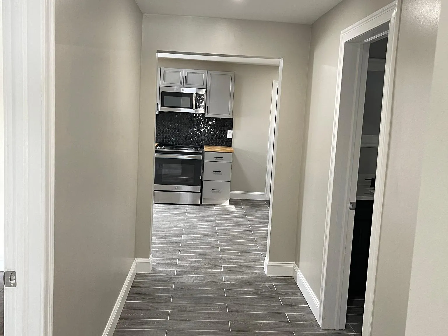 2 bed, 1100 sqft, $1,600 — Photo 3