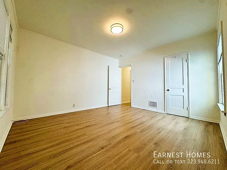 127 N Doheny Dr #127.5 — Photo 12