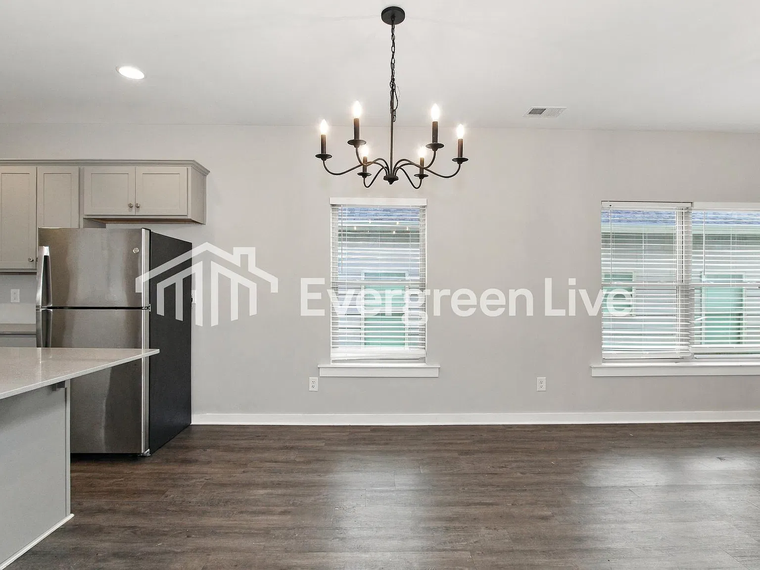 4 bed, 2.0 bath, 1238 sqft, $1,295 — Photo 4