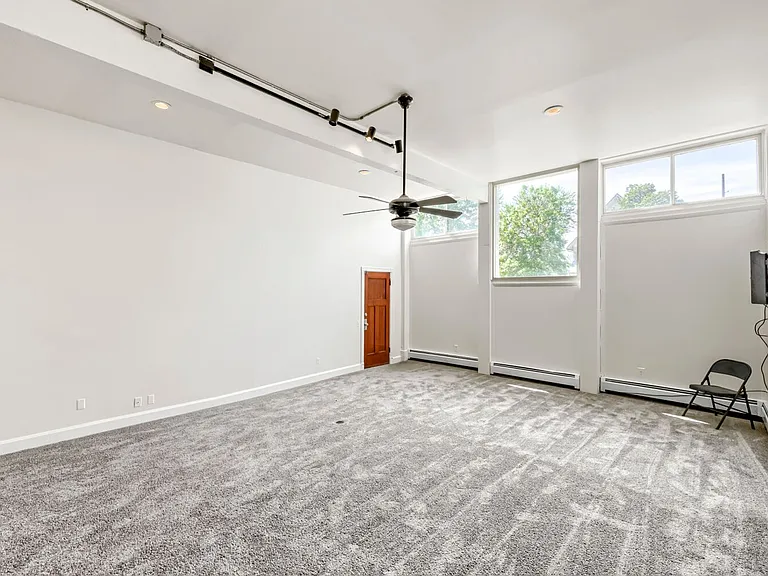 415 W 4th Ave — Photo 2
