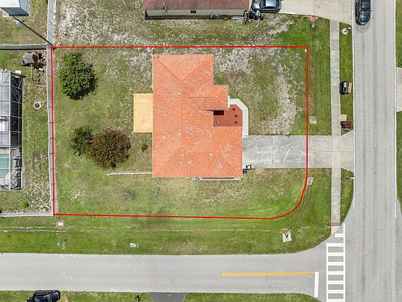 3rd image of 1701 SW Cashmere Boulevard