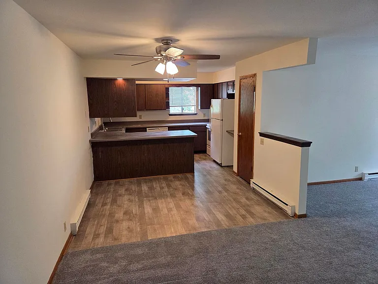 1384 Meadowcreek Dr — Photo 4
