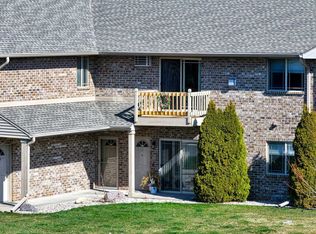 3333 N Casaloma Dr APT 6, Appleton, WI 54913