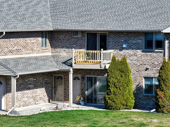 3333 N Casaloma Dr APT 6, Appleton, WI 54913