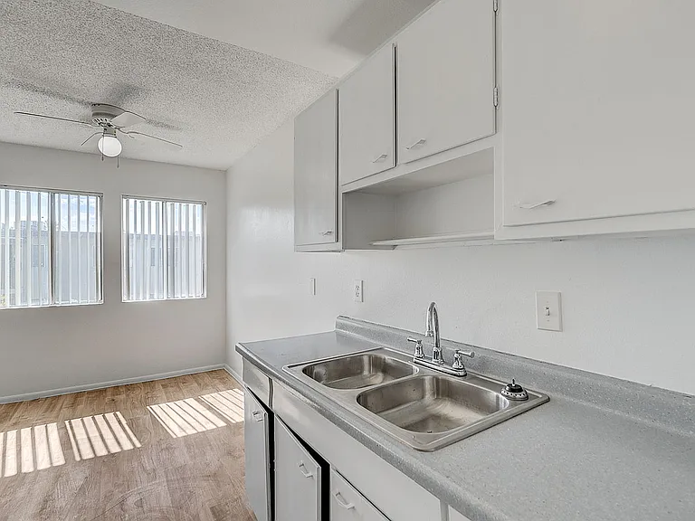 4805_Heidi St_unit 15-12
