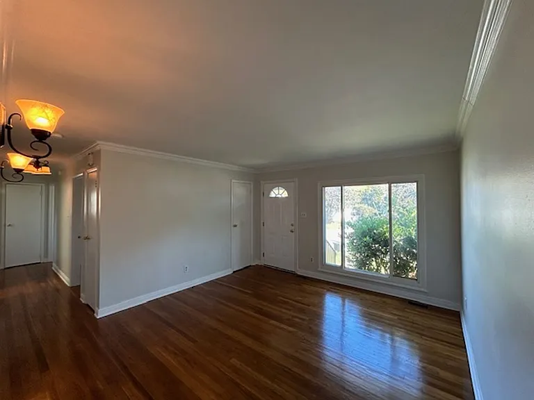 5305 Stokes Ln — Photo 4