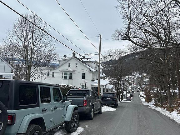 3rd image of 1016 E Kase St
