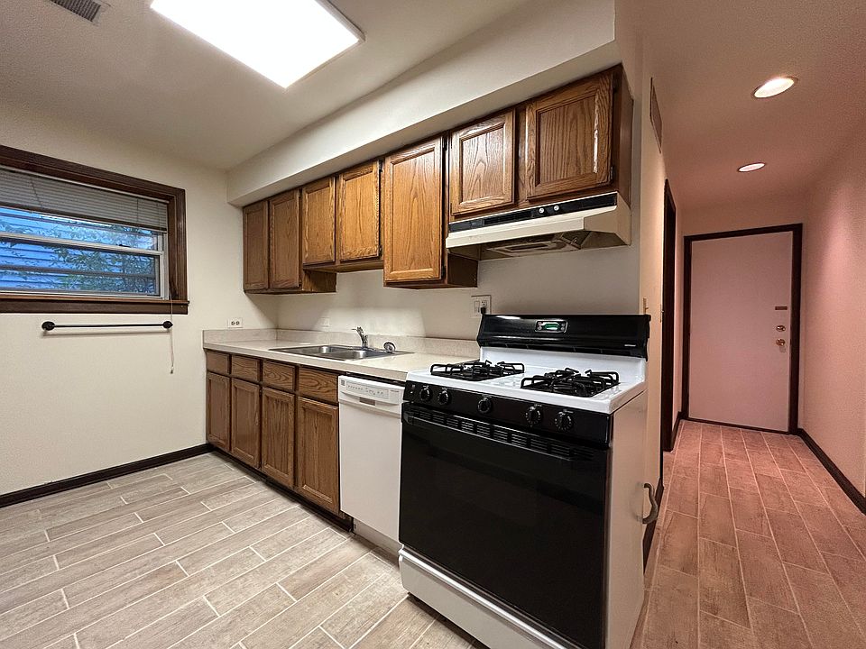 1st image of 3146 N Southport Ave #G