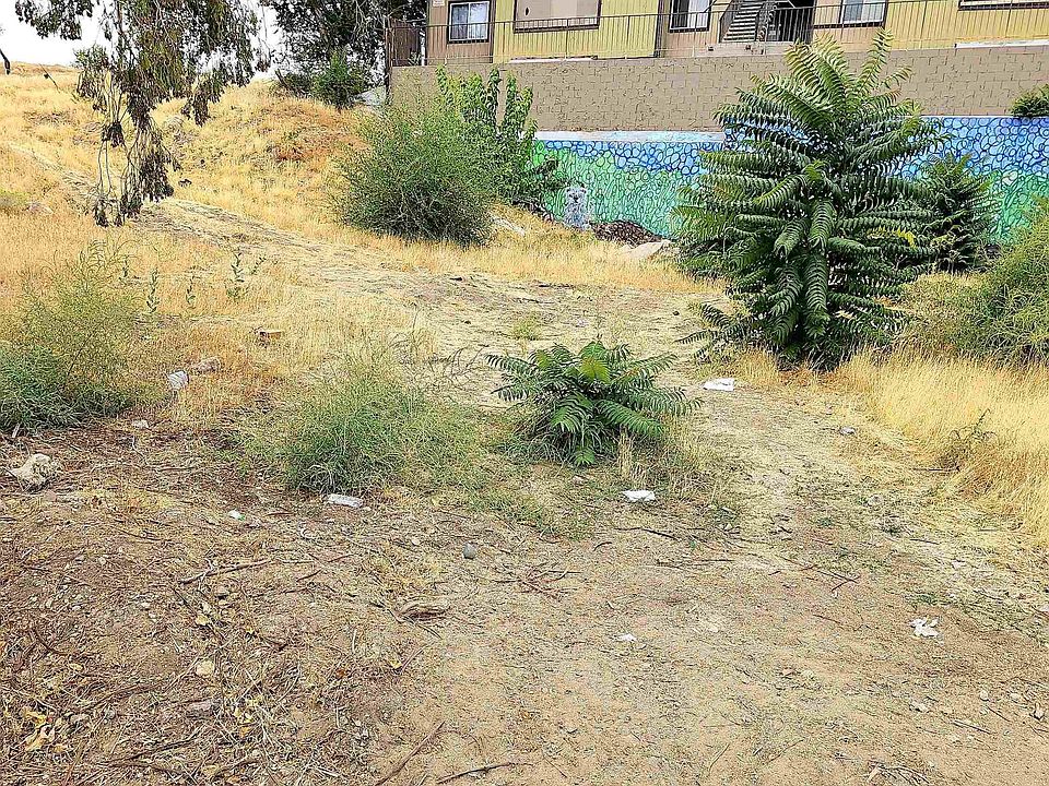 2nd image of 2065 Wedekind Rd