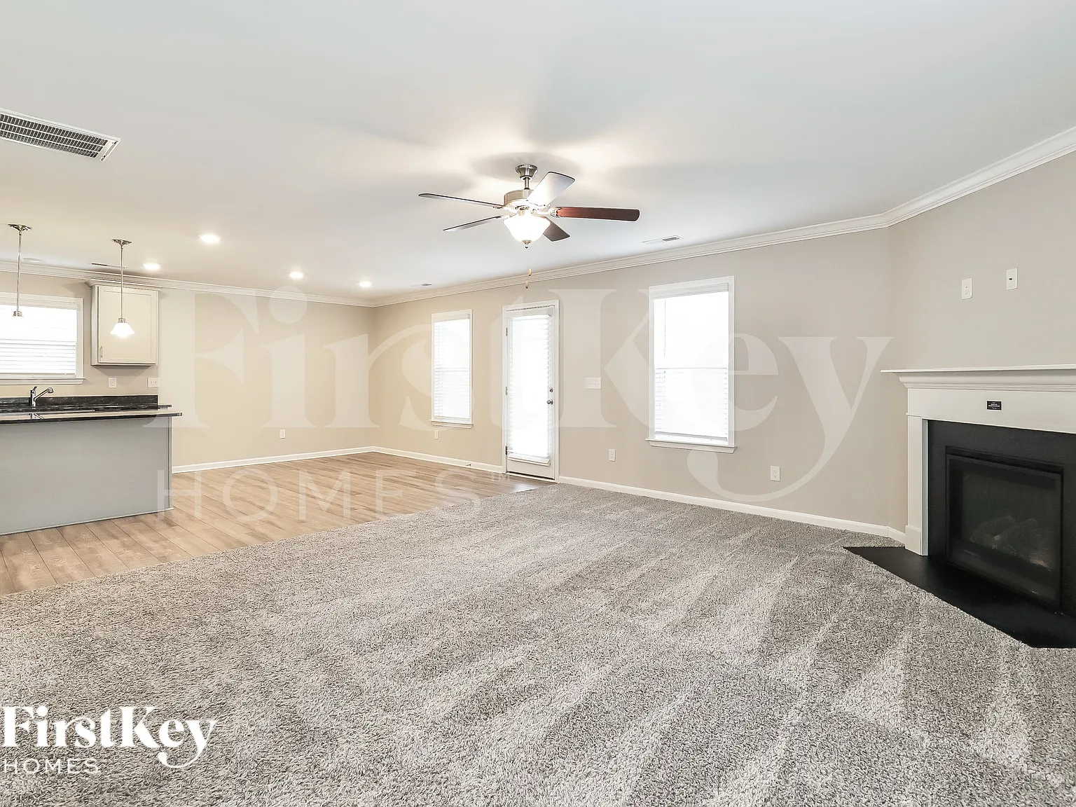 3 bed, 2.5 bath, 1880 sqft, $2,400 — Photo 4