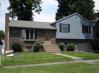 2 Londonderry Rd, Marblehead, MA 01945