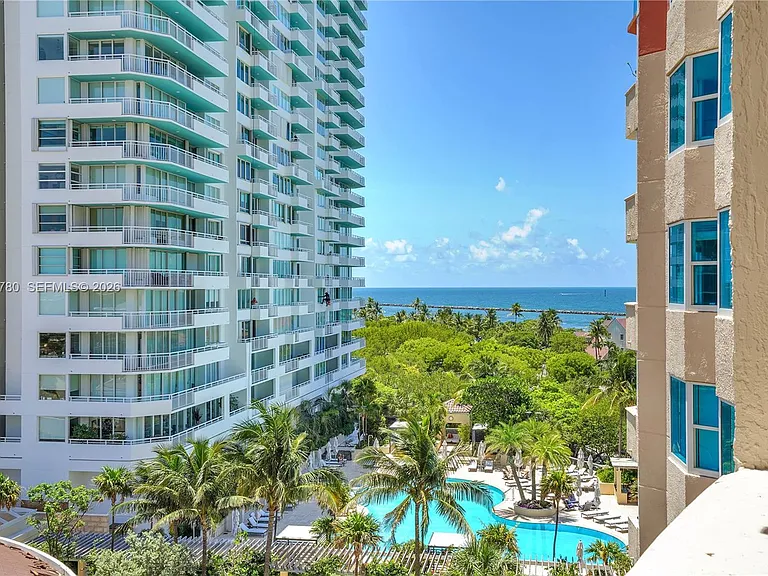 300 S Pointe Dr #809 — Photo 23