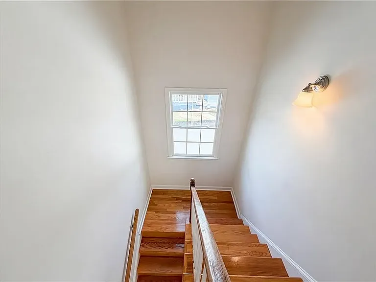 185 Graves St NW — Photo 3