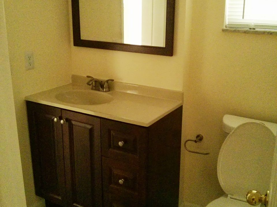 1/2 Bathroom