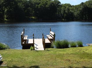 113 Outer Dr, Dingmans Ferry, PA 18328