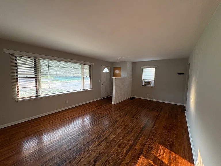 2806 Harmont Ave NE — Photo 4