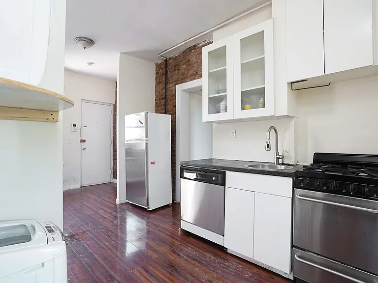 522 E 11th St #23 — Photo 3