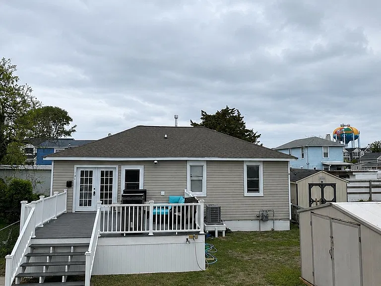 131 W Roberts Ave — Photo 8