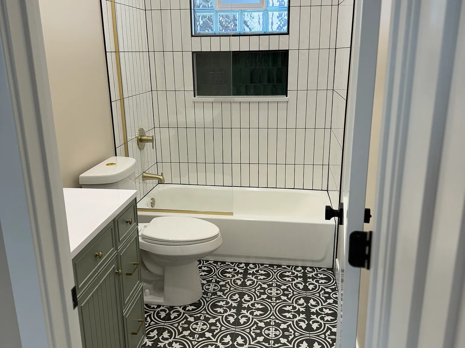 2 bed, 850 sqft, $2,550 — Photo 4