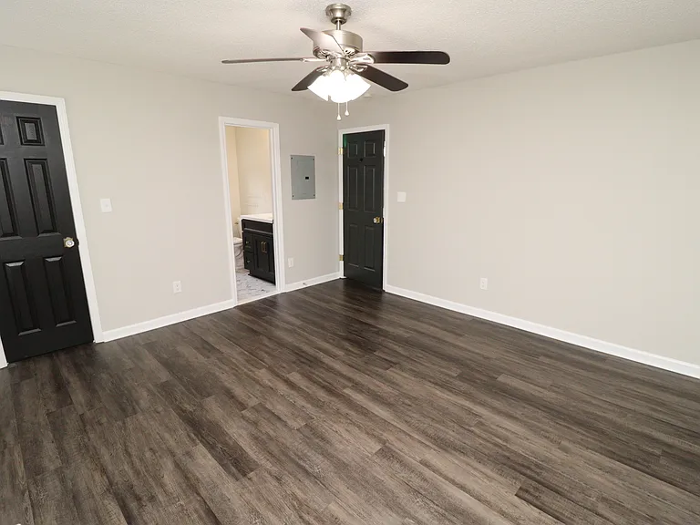 504 Noonday Ct — Photo 18
