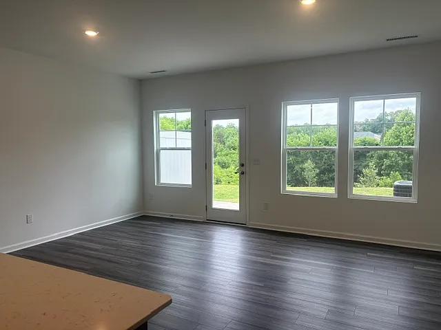 491 Fran Dr — Photo 10