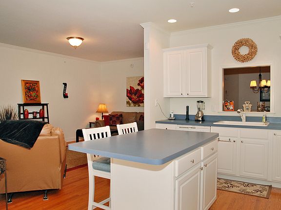 3rd image of 306 Barefield Ln