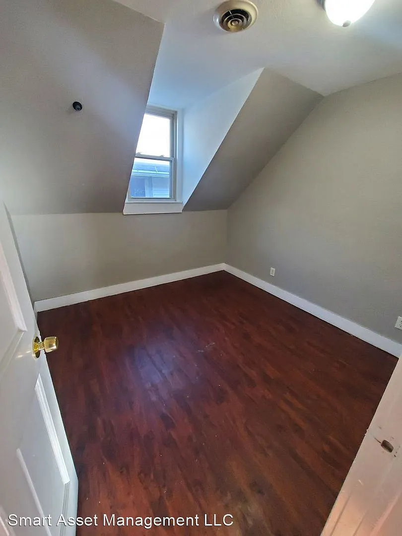 3 bed, 1100 sqft, $1,149 — Photo 3
