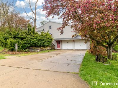 4067 Summit View Dr NE, Grand Rapids, MI, 49525