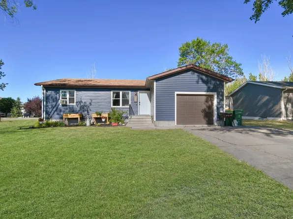 509 4th St E, Horace, ND 58047