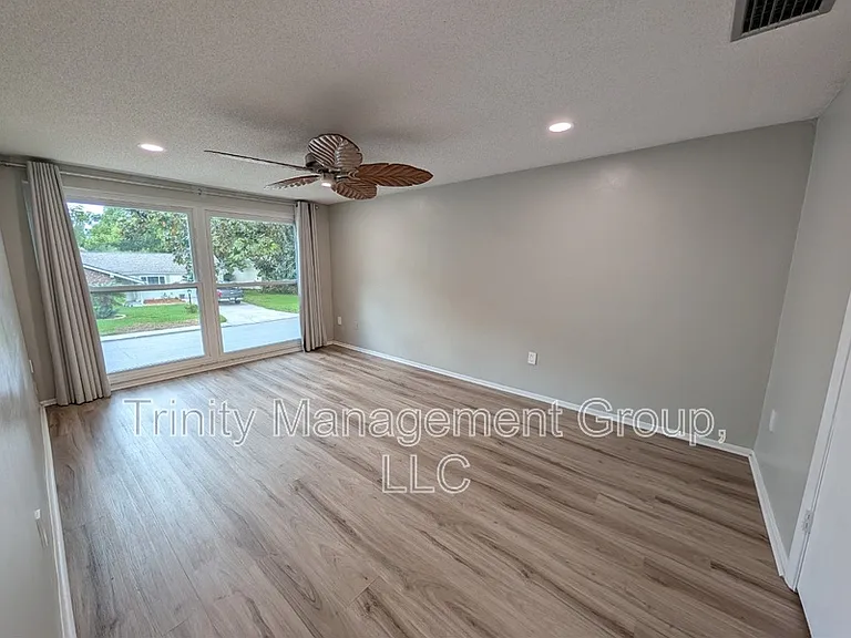 8605 Wagon Wheel Ln — Photo 20