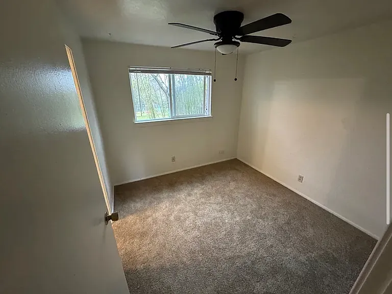 3555 Holly Hill Ln — Photo 3