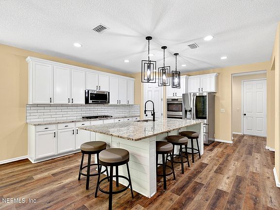5th image of 222 SARAH ELIZABETH Drive