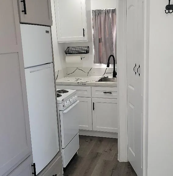 701 W 42nd St #1/2 — Photo 12