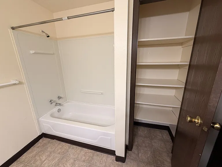 Kimberly Club Apartments — Photo 132